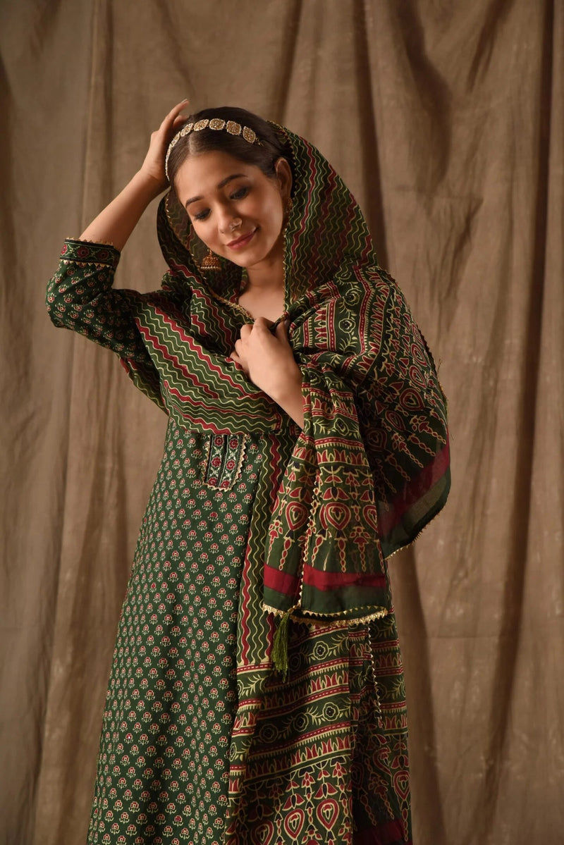 SYF Green Fogg Elegant Printed Rayon Kurta Set with Chanderi Dupatta