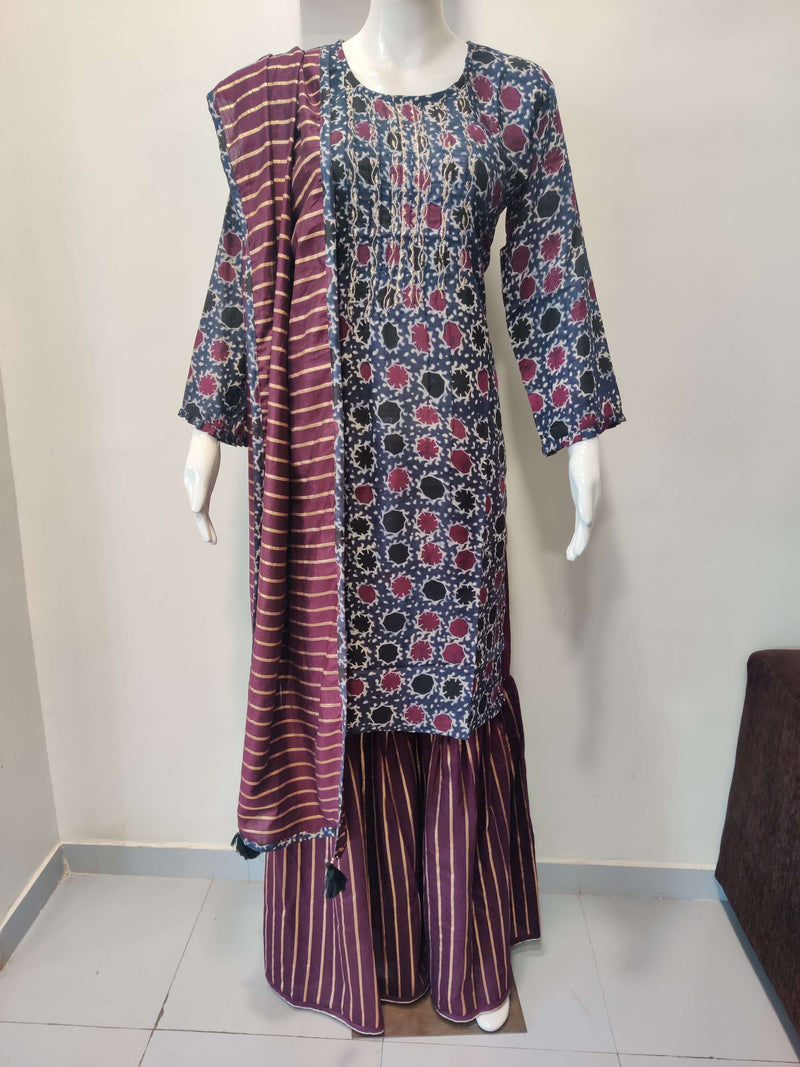 K4u Kurti Combo 128 Muslin Print Top With ZAri Work And Chanderi Sharara Kurti